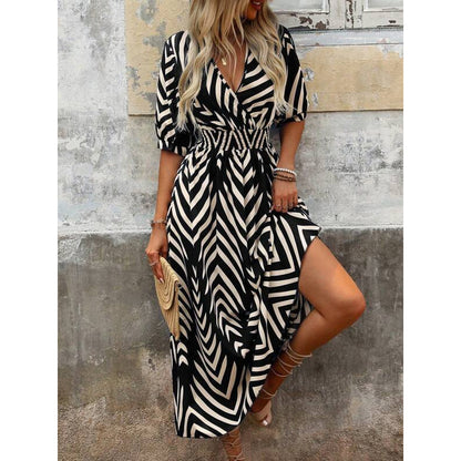 🌺 2026 Sale — Over 46,000 Sold!✨ Chevron Print V-Neck Midi Dress