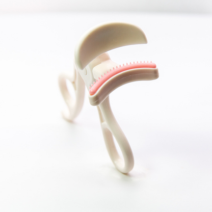 👁️ Buy 1 Get 1 Free! ✨ Wide-Angle Eyelash Curler with Comb – Lash Separating, Gentle Lift, Ergonomic Handle 💄